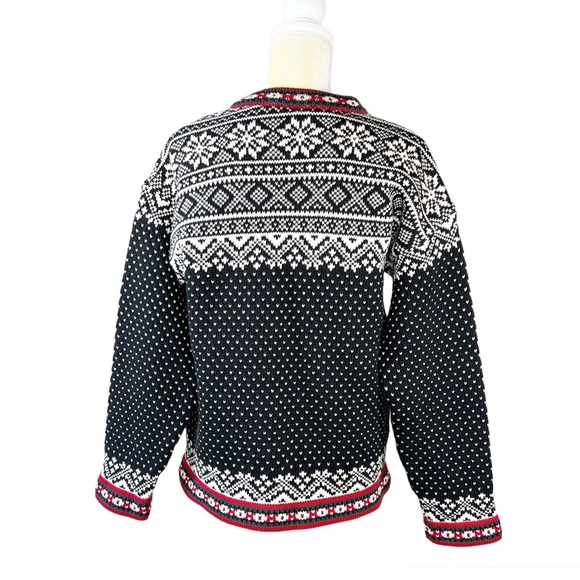 L.L. Bean Sweater Kingfield Fair Isle Size Medium Black Red Nordic Snowflake EUC - Picture 3 of 12